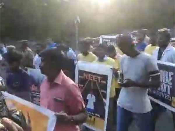  வாய்ப்புகள் மறுக்கப்படுகின்றன 