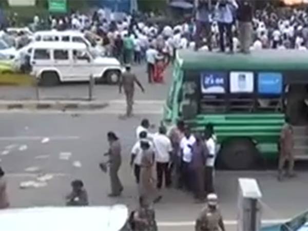 பைக் மீது மோதல்