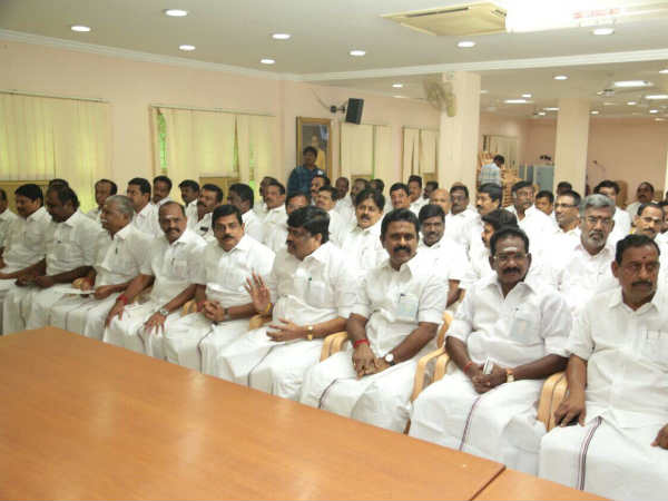 எம்.எல்.ஏக்கள் கூட்டம் 