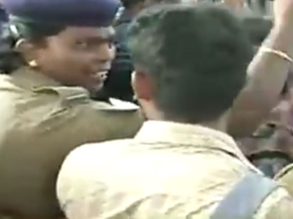 வலுக்கட்டாயமாக கைது 