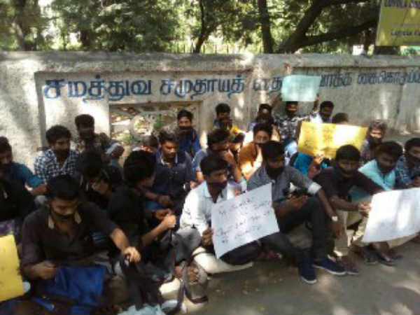 கொந்தளிப்பில் மாணவர்கள் 