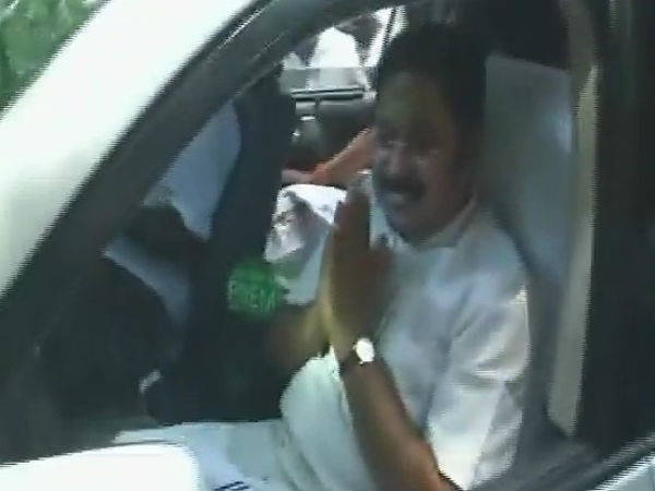  ஜக்கையன் வரை பாய்ந்துவிட்டது பணம் 