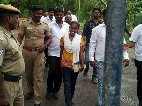  சிறை வாசலிலேயே முழங்கிய வளர்மதி 