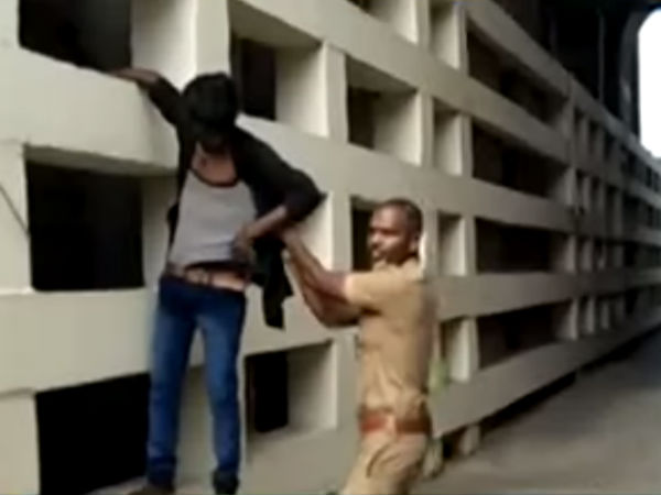  ஆண்டாள் கோவில் கோபுரத்தில் போராட்டம் 