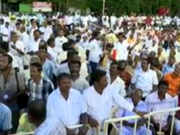 சட்டம் ஒழுங்கு சீர்குலையக் கூடாது