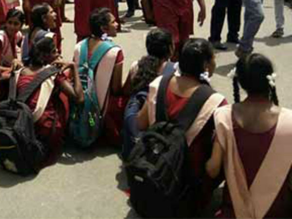 பள்ளியில் போராட்டம் பள்ளியில் போராட்டம்