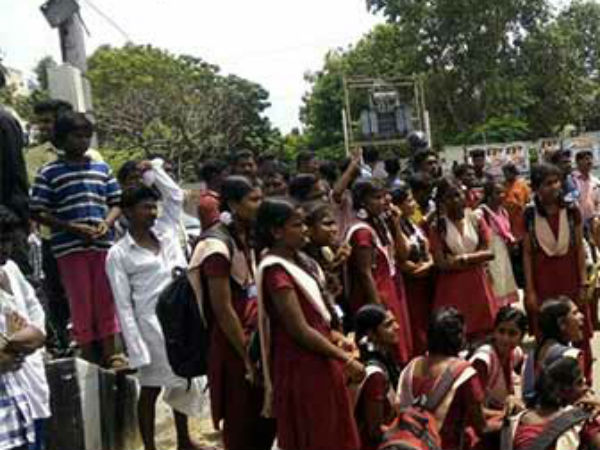 பெற்றோர்களும் ஆதரவு பெற்றோர்களும் ஆதரவு