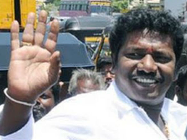 கல்யாணத்துக்கு வந்த கருணாஸ் 