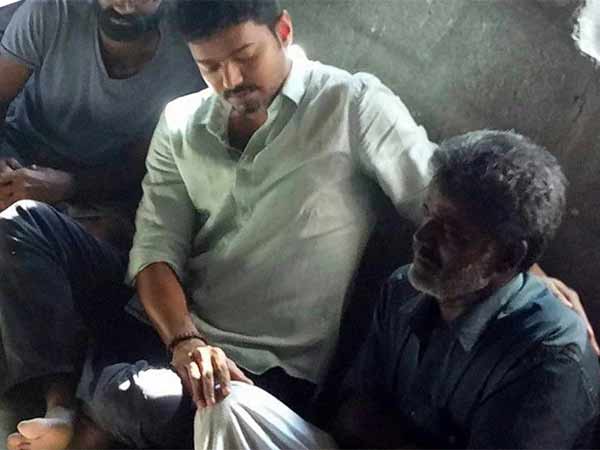 குடும்பத்தினருக்கு ஆறுதல் குடும்பத்தினருக்கு ஆறுதல்