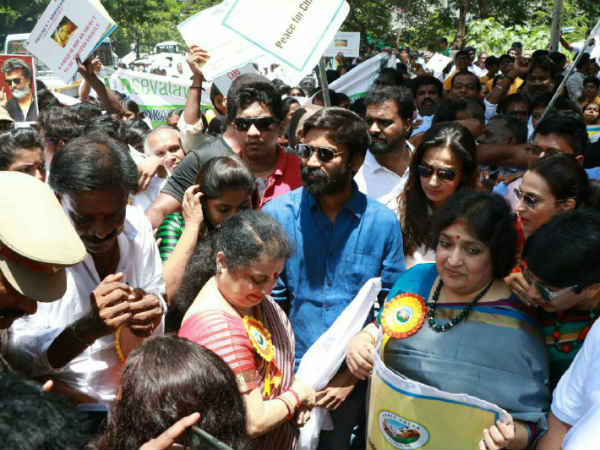  தனுஷ் குடும்பம்