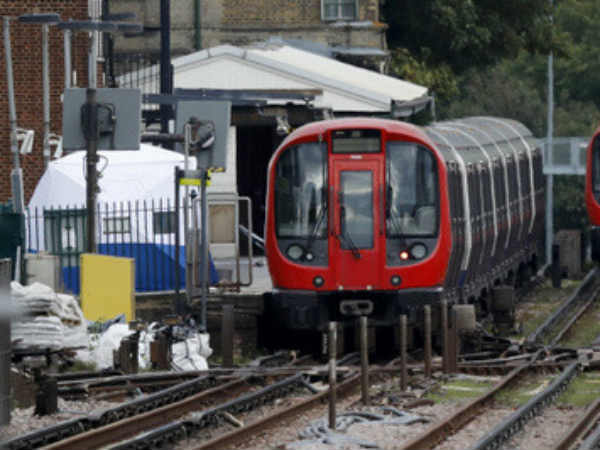 ஆறுதல் கூறிய தெரசா மே 