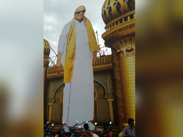 கலைஞர் கட்அவுட் 