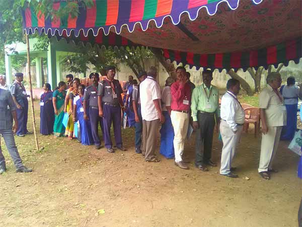 வாக்காளர் பட்டியலில் குளறுபடி 