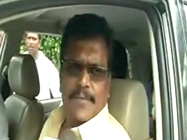 வழிமறித்த போலீசார்