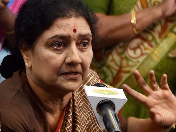 தினகரன் மீது கோபம் தினகரன் மீது கோபம்