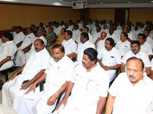 உட்கட்சி விவகாரங்களில் போலீஸ் 