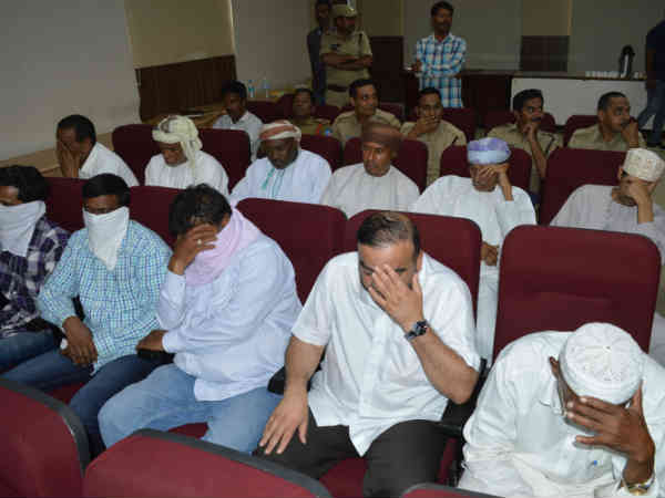 ஏஜெண்டுகள் சிக்கினர்