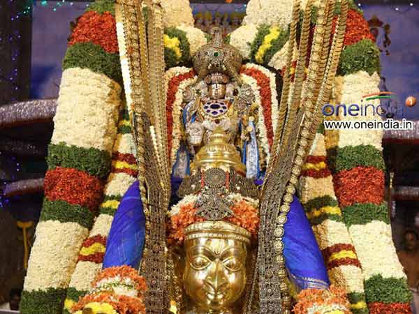 அலங்கார ரூபமாய் காட்சி தரும் இறைவன்