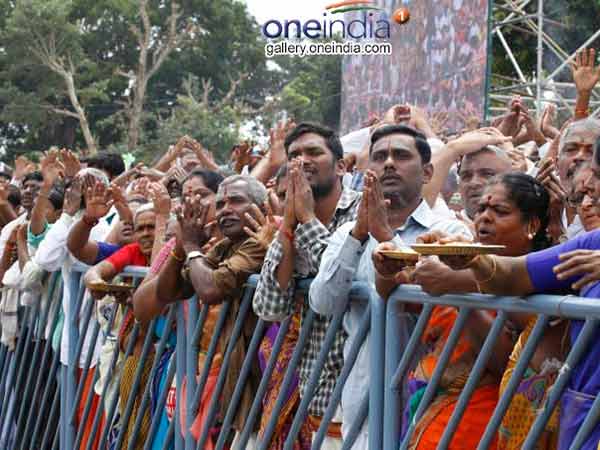 லட்சக்கணக்கான பக்தர்கள்