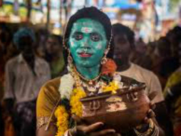 பிற ஊர்களில் இருந்து வரும் பக்தர்கள் பிற ஊர்களில் இருந்து வரும் பக்தர்கள்