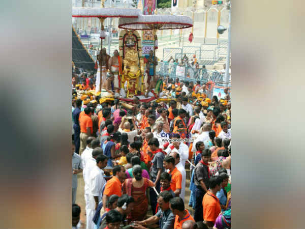 தரிசித்த பக்தர்கள் தரிசித்த பக்தர்கள்