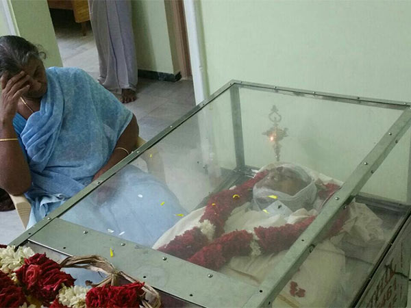  சொந்த ஊரில் அஞ்சலி