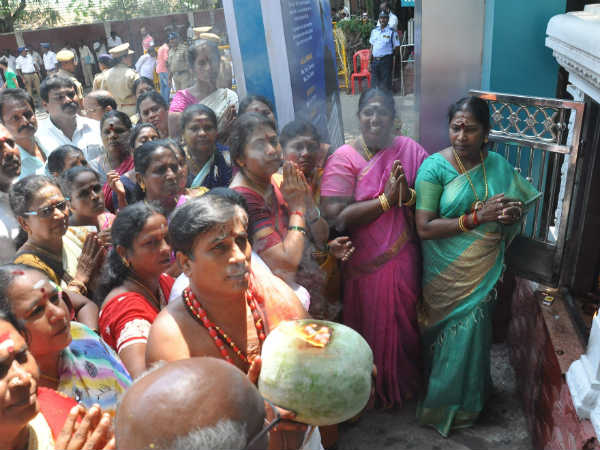 தவமிருந்த தொண்டர்கள்