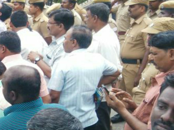 மிரட்டி பணியவைப்பதா?