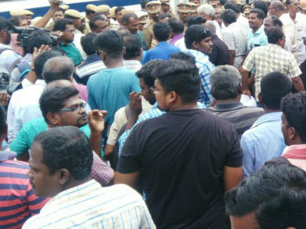 நெல்லையில் செய்தியாளர்கள் ஆர்பாட்டம்