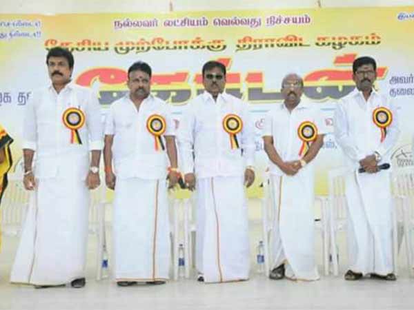 ஊழல்வாதிகளுக்கு மத்தியில்... ஊழல்வாதிகளுக்கு மத்தியில்...