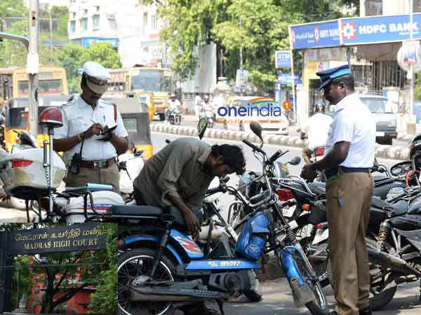 Driving with out license is crime says Chennai High Court Driving with out license is crime says Chennai High Court