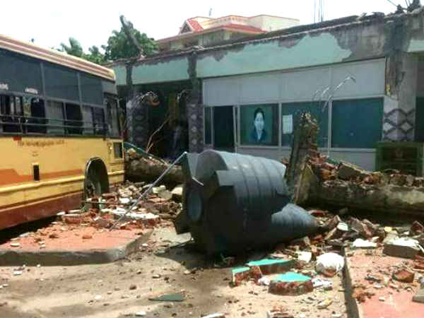 Coimbatore Somanur bus stand collapse face book video Coimbatore Somanur bus stand collapse face book video