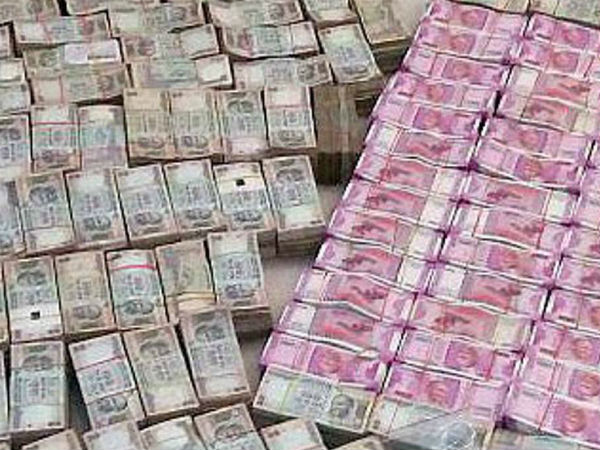 Rs. 2 Crores seized from Chennai Travels agency owner's house Rs. 2 Crores seized from Chennai Travels agency owner's house