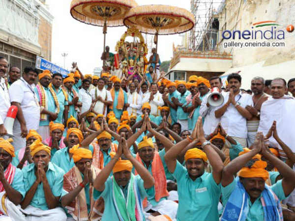  Tirupathi brahmotsavam 2017: lakhs of devotees witness Garuda seva