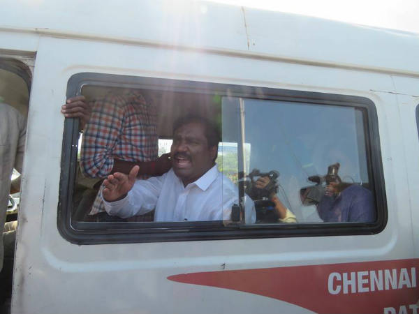 Velmurugan protested in front of Gandhi Statue at Marina 