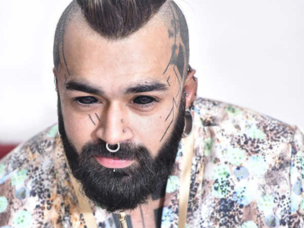  கருவிழி இல்லை பச்சை விழி 