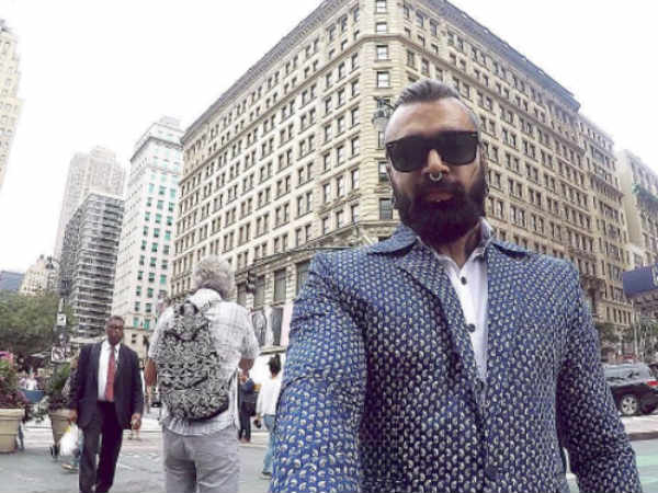  ஆன்லைனில் வைரல் ஆனார் 