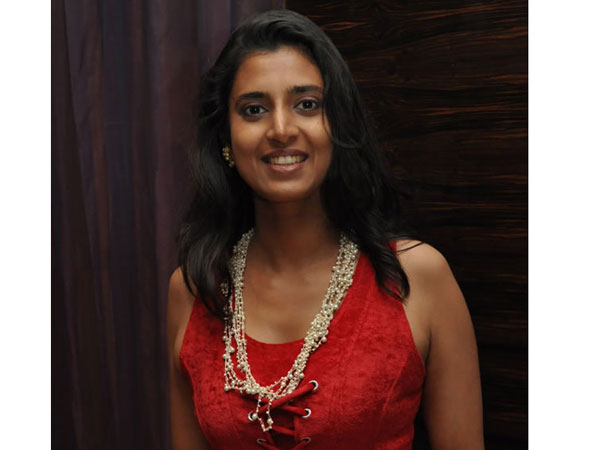 நாங்க ஹீரோயினா நடிக்கக் கூடாதா ? 