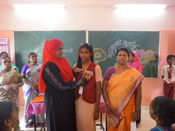 பெற்றோர்களுக்கு ஆசிரியர்கள் நன்றி 