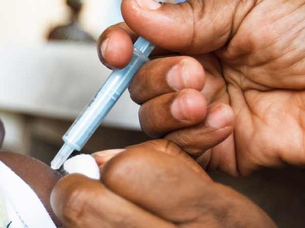 உடம்பில் செந்நிற புள்ளிகள் உடம்பில் செந்நிற புள்ளிகள்