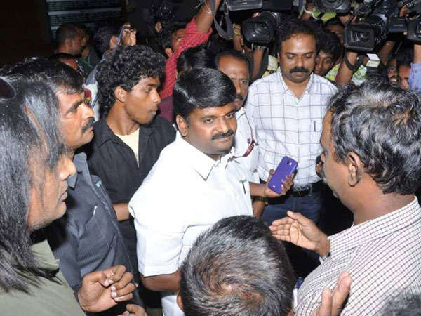 முதல்வர் விஜயபாஸ்கர் ஆலோசனை 