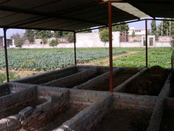 தொட்டி முறையில் மண்புழு உரம் தயாரிக்கும் முறை: 