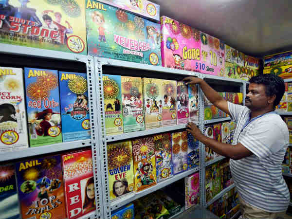  சிவகாசியில் பட்டாசு விற்பனை