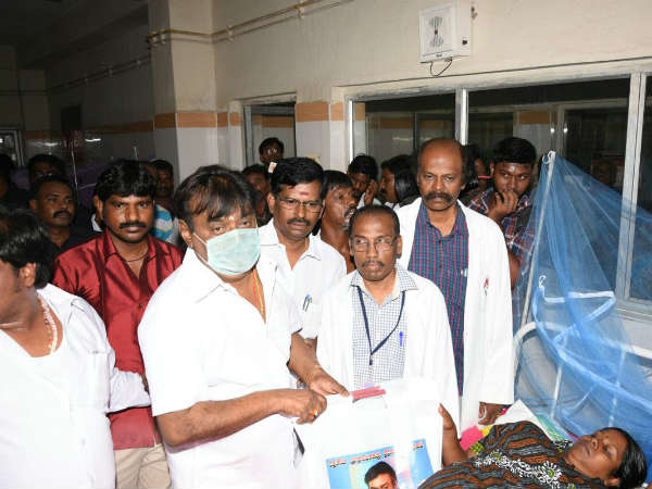  குவியும் தொண்டர்கள் 