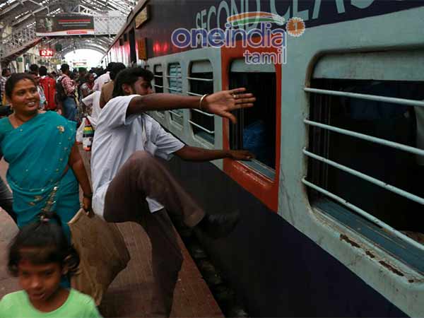ஜன்னல் வழியே ஏறும் நபர் 