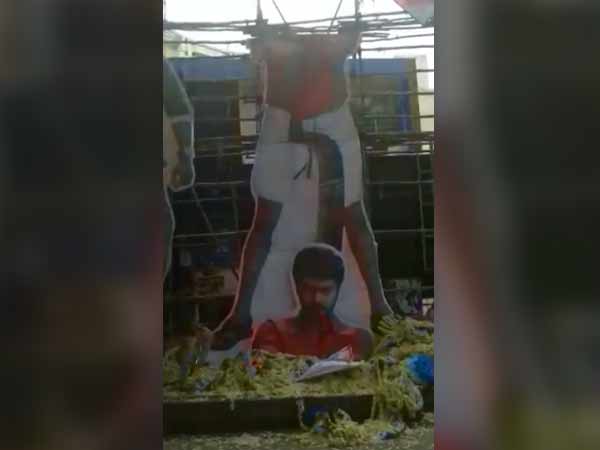 தியேட்டர்களில் போலீஸ் குவிப்பு