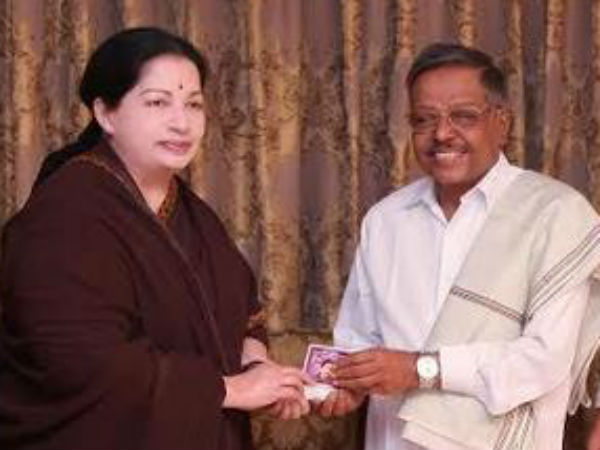 சசி குடும்பத்தால் ஓரம்கட்டப்பட்டார்