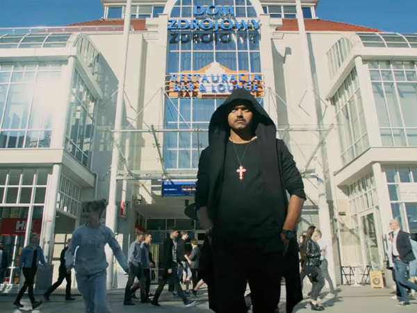விஜயகாந்த் வழியில் விஜய் 