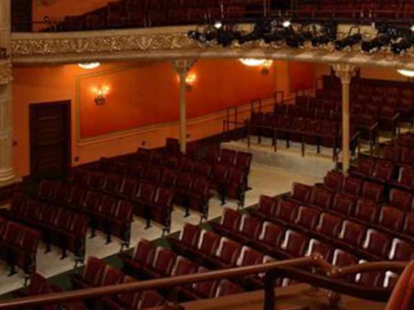  தியேட்டர்களுக்குப் படையெடுப்பு