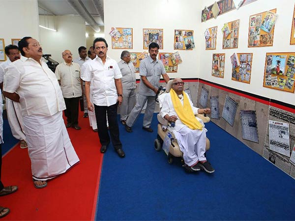 கொள்ளுபேரனுடன் கொஞ்சல் 